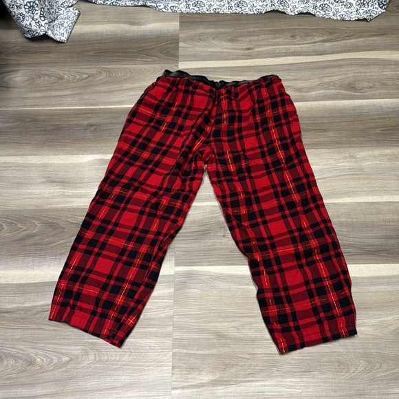 Victoria's Secret Red and Black Plaid Capri PJ pants size large - Picture 6 of 8